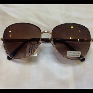 NWT Tommy Hilfiger: Aviator Sunglasses